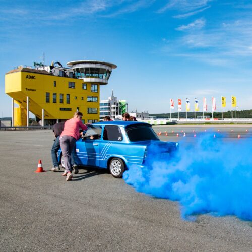 Videodreh mit einem Trabant am Sachsenring. Das Filmteam Sachsen